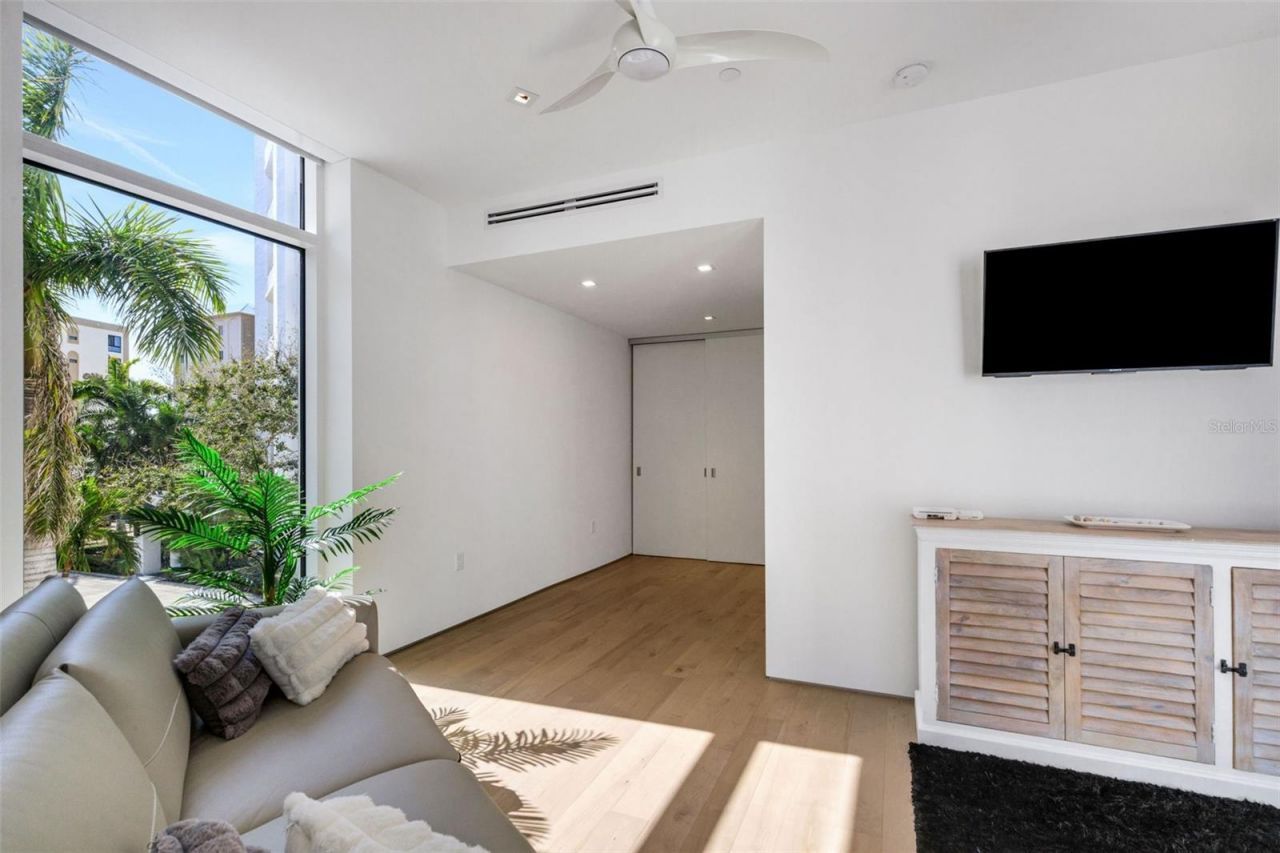 280 Golden Gate Point, Unit 200, Sarasota, FL 34236 Photo