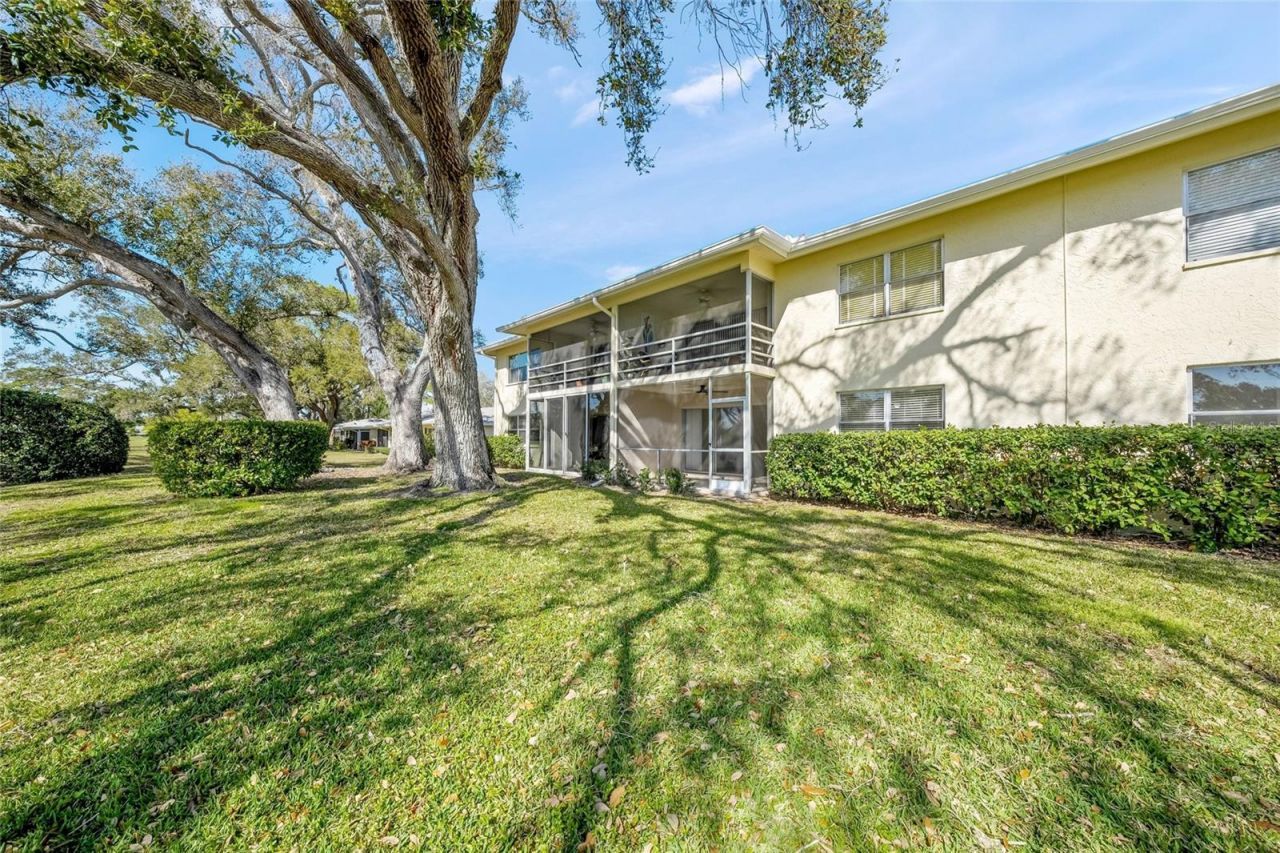 7860 Palm Aire Lane, Unit 105, Sarasota, FL 34243 Photo
