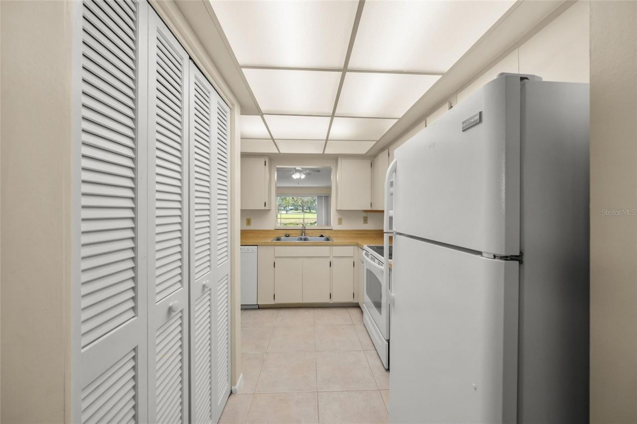 7860 Palm Aire Lane, Unit 105, Sarasota, FL 34243 Photo