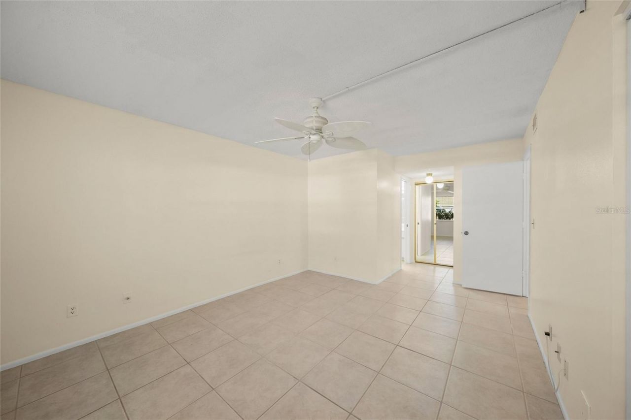 7860 Palm Aire Lane, Unit 105, Sarasota, FL 34243 Photo