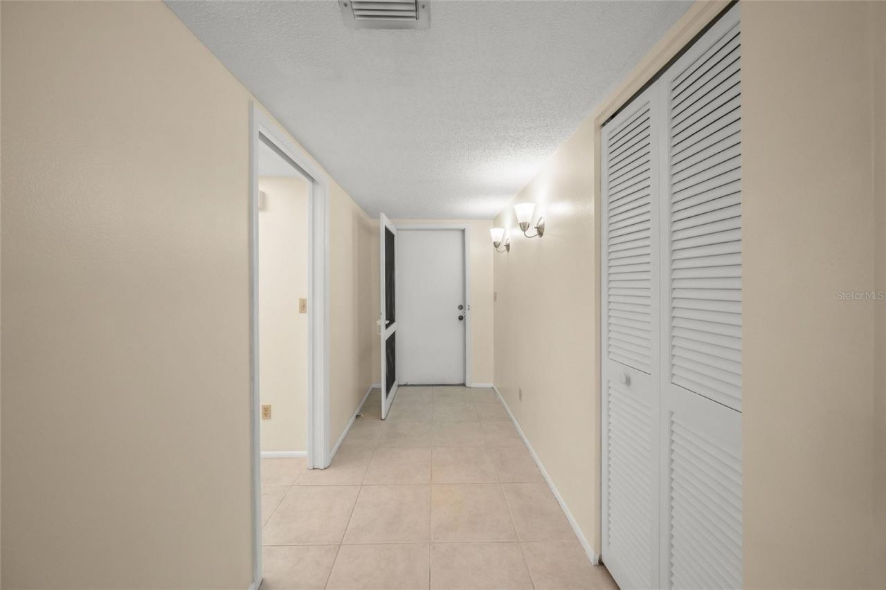 7860 Palm Aire Lane, Unit 105, Sarasota, FL 34243 Photo