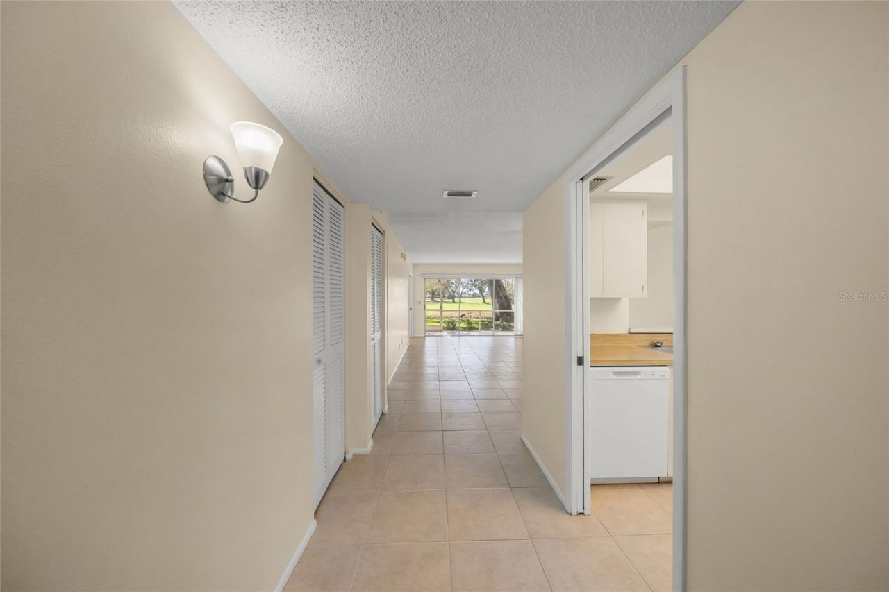 7860 Palm Aire Lane, Unit 105, Sarasota, FL 34243 Photo