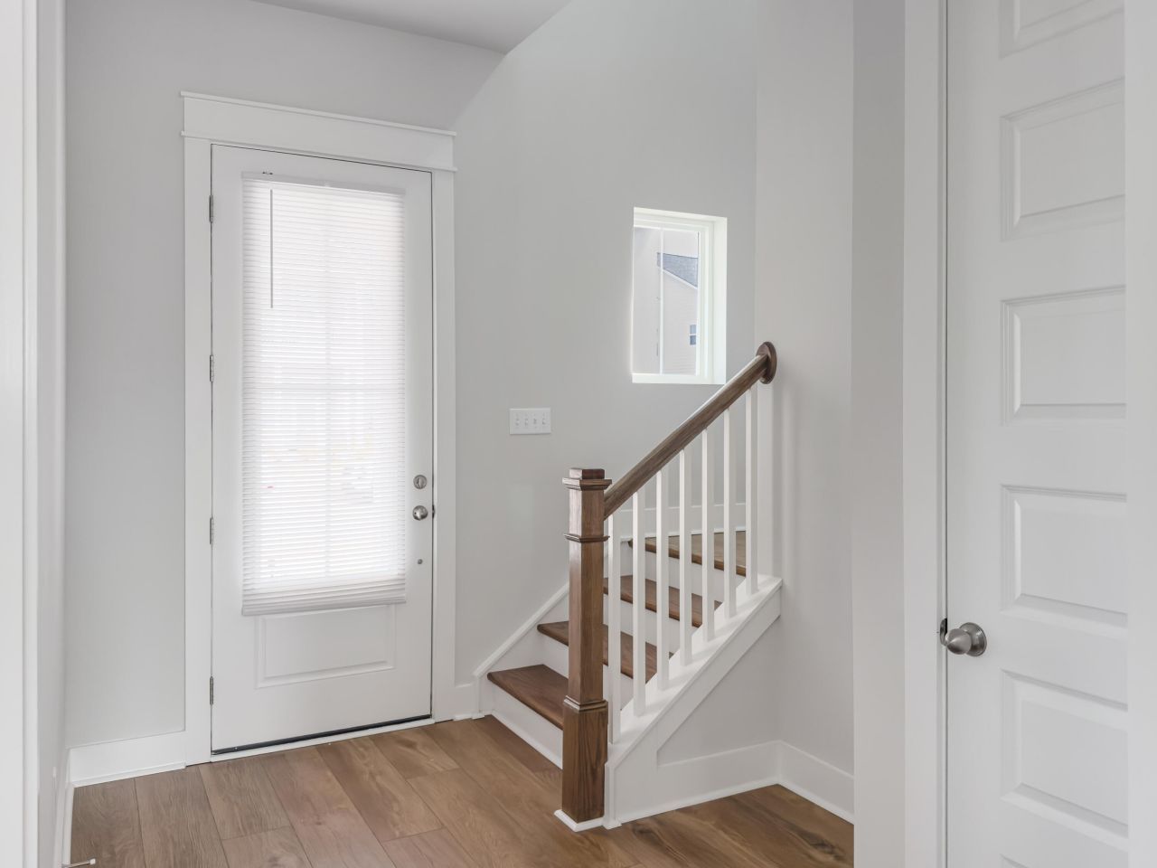 302 Archar Street Photo 7