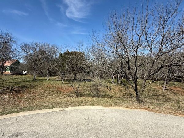 808 Sky LN, Horseshoe Bay, TX 78657
