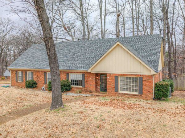 2110 WOODSIDE DR, Germantown, TN 38138