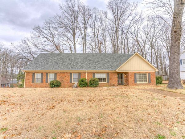 2110 WOODSIDE DR, Germantown, TN 38138