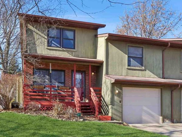 1808 Lynncrest Dr, Coralville, IA 52241