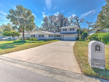 711 BANNOCKBURN AVENUE, TEMPLE TERRACE, FL 33617