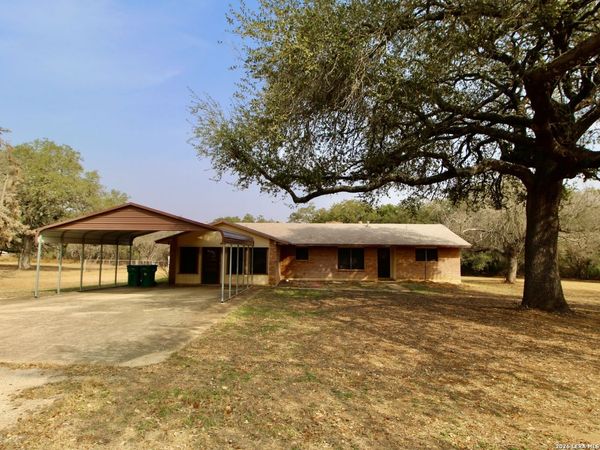 19280 Blume, Lytle, TX 78052
