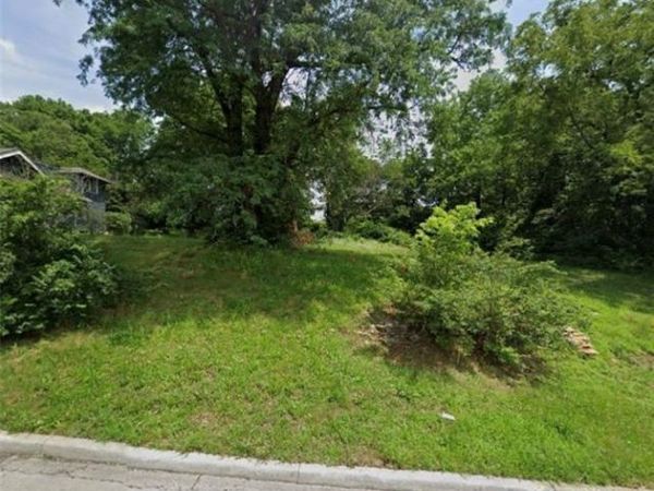 4439 Agnes Avenue, Kansas City, MO 64130