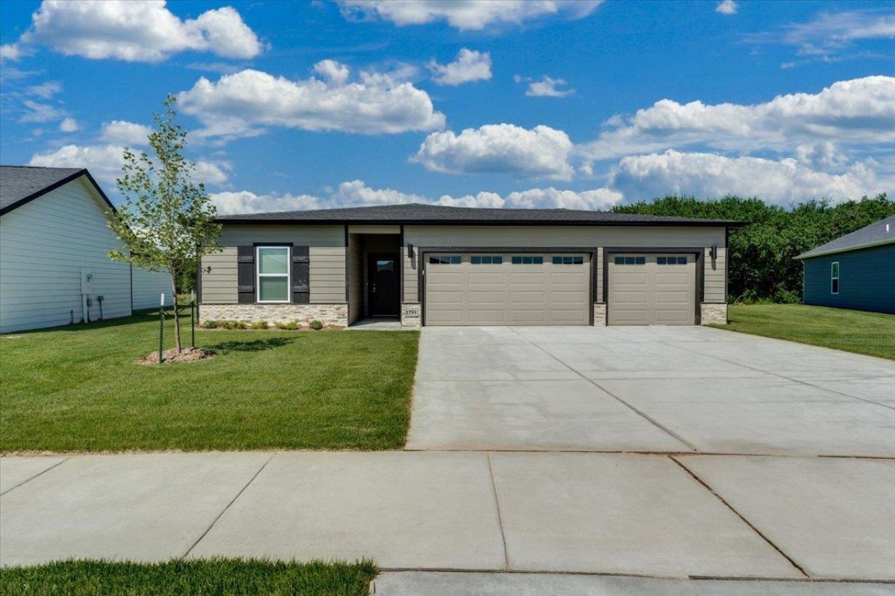 1791 W Redbud Lane, Goddard, KS 67052 Main Photo