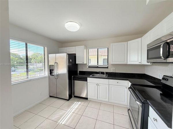 432 Lakeview Dr, Unit 201, Weston, FL 33326