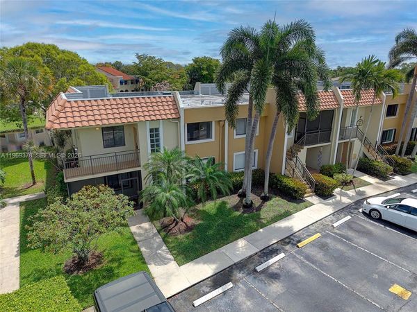 432 Lakeview Dr, Unit 201, Weston, FL 33326