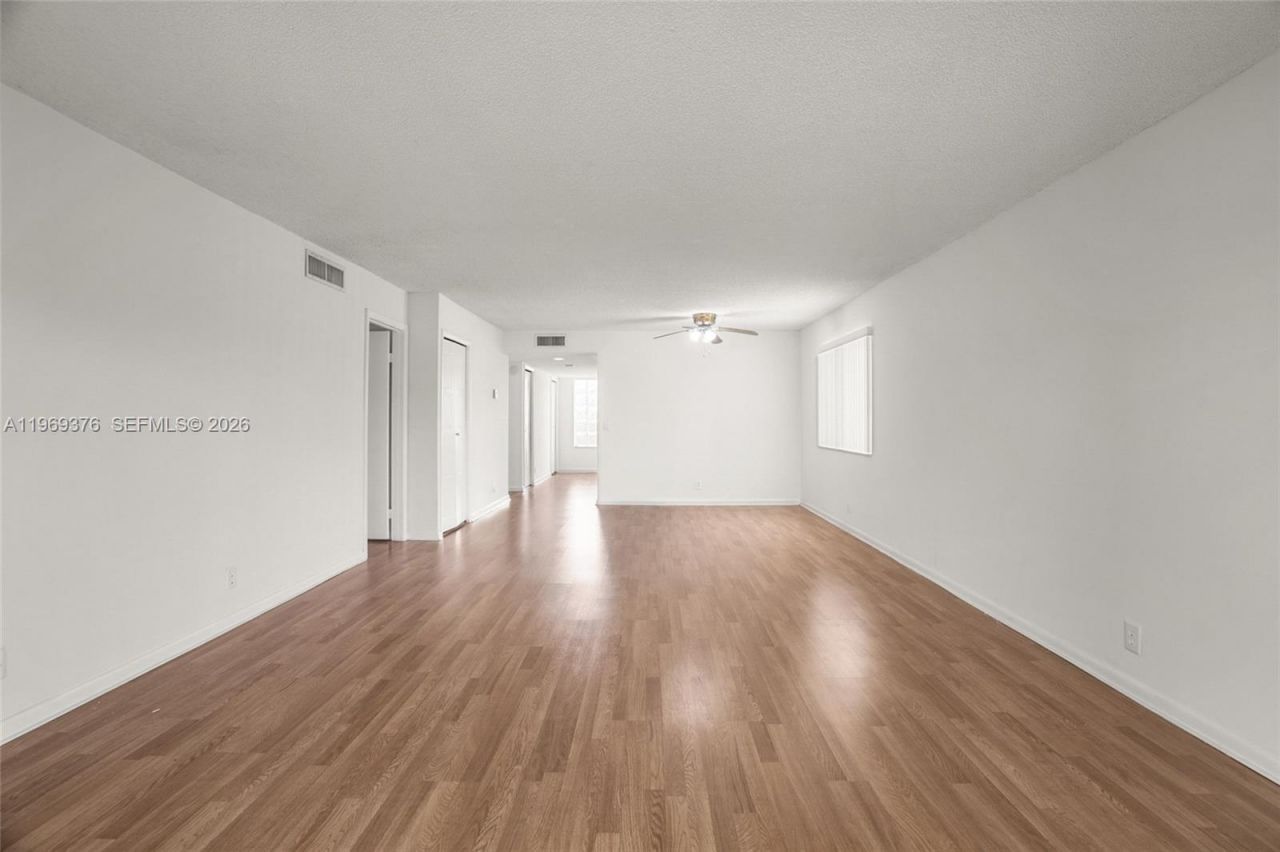 432 Lakeview Dr, Unit 201, Weston, FL 33326 Photo