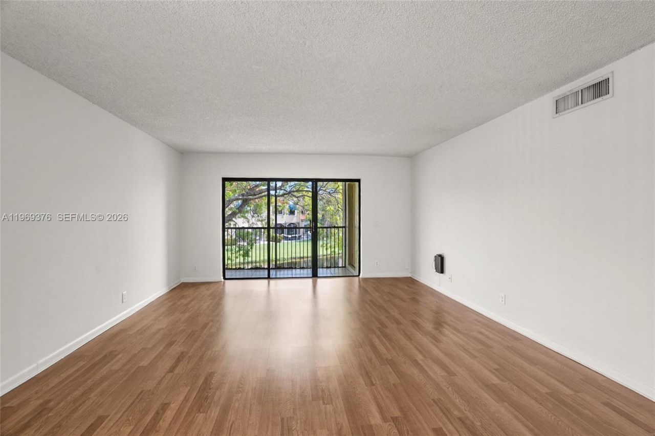 432 Lakeview Dr, Unit 201, Weston, FL 33326 Photo