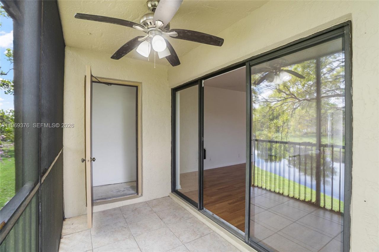 432 Lakeview Dr, Unit 201, Weston, FL 33326 Photo