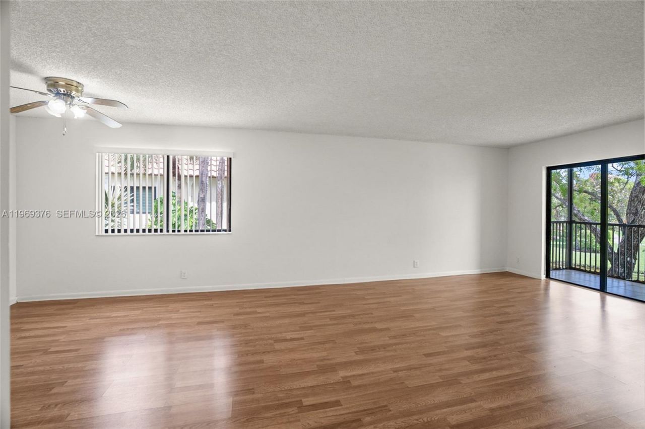 432 Lakeview Dr, Unit 201, Weston, FL 33326 Photo