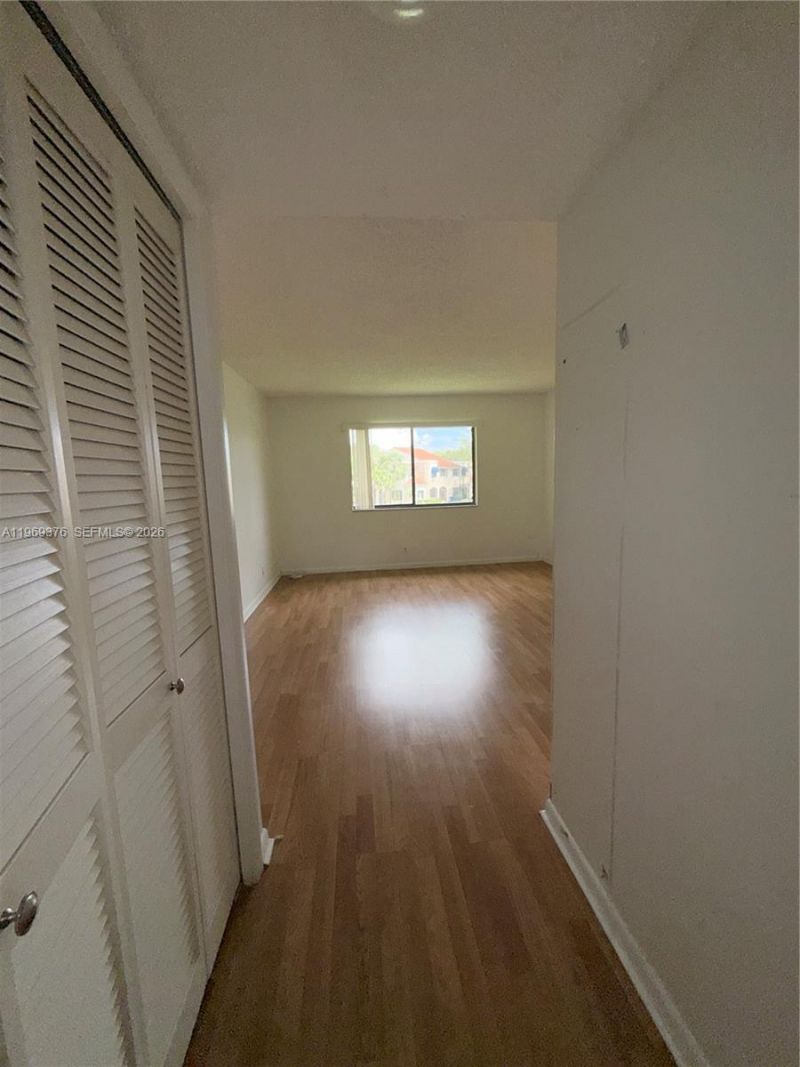 432 Lakeview Dr, Unit 201, Weston, FL 33326 Photo