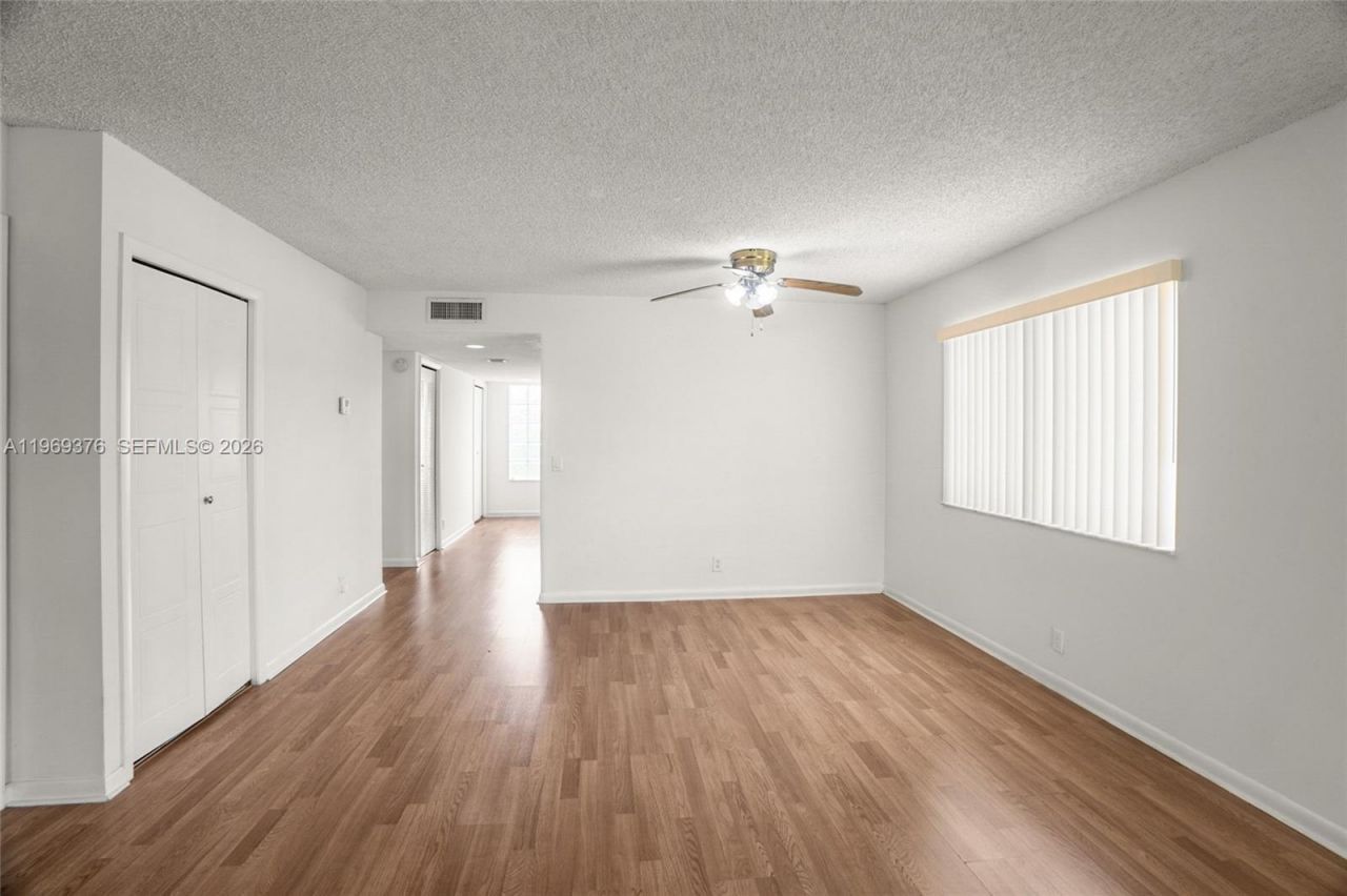 432 Lakeview Dr, Unit 201, Weston, FL 33326 Photo