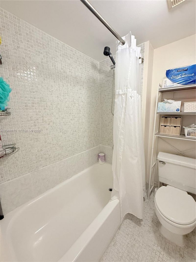 432 Lakeview Dr , Unit 201, Weston, FL 33326 Photo