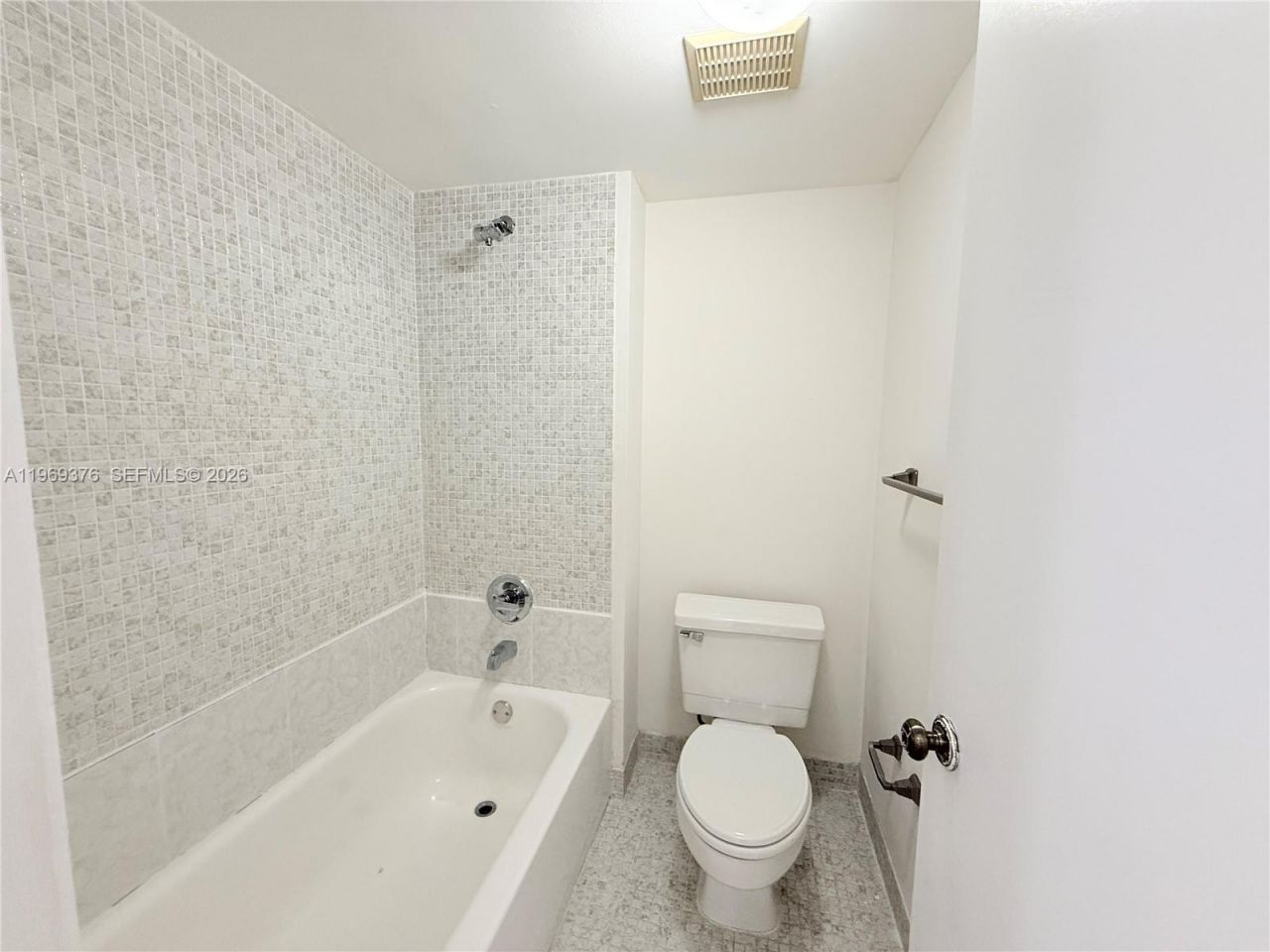 432 Lakeview Dr, Unit 201, Weston, FL 33326 Photo