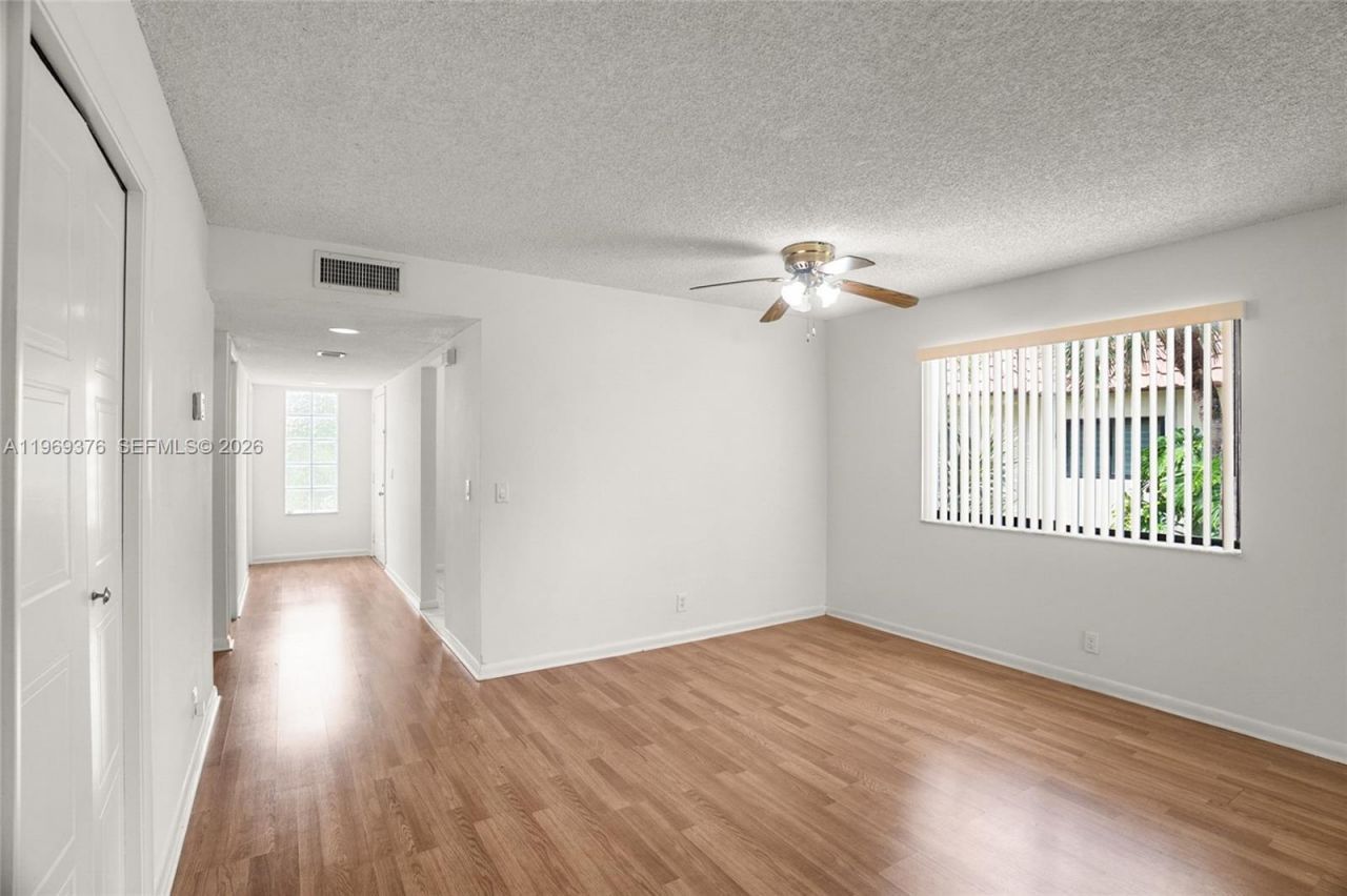 432 Lakeview Dr, Unit 201, Weston, FL 33326 Photo