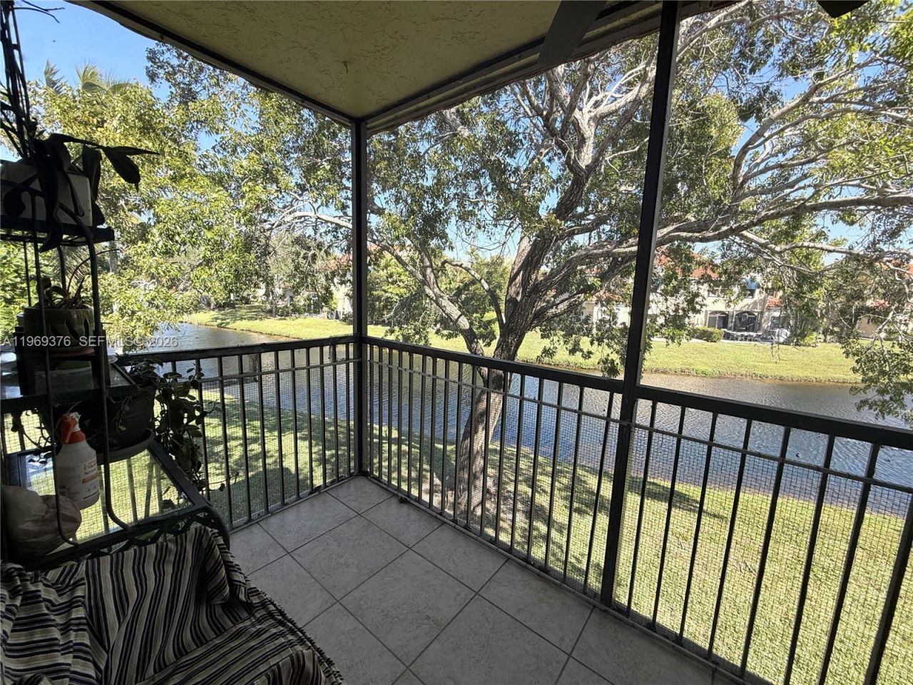 432 Lakeview Dr , Unit 201, Weston, FL 33326 Photo