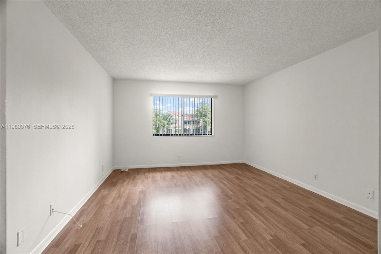 432 Lakeview Dr, Unit 201, Weston, FL 33326 Photo