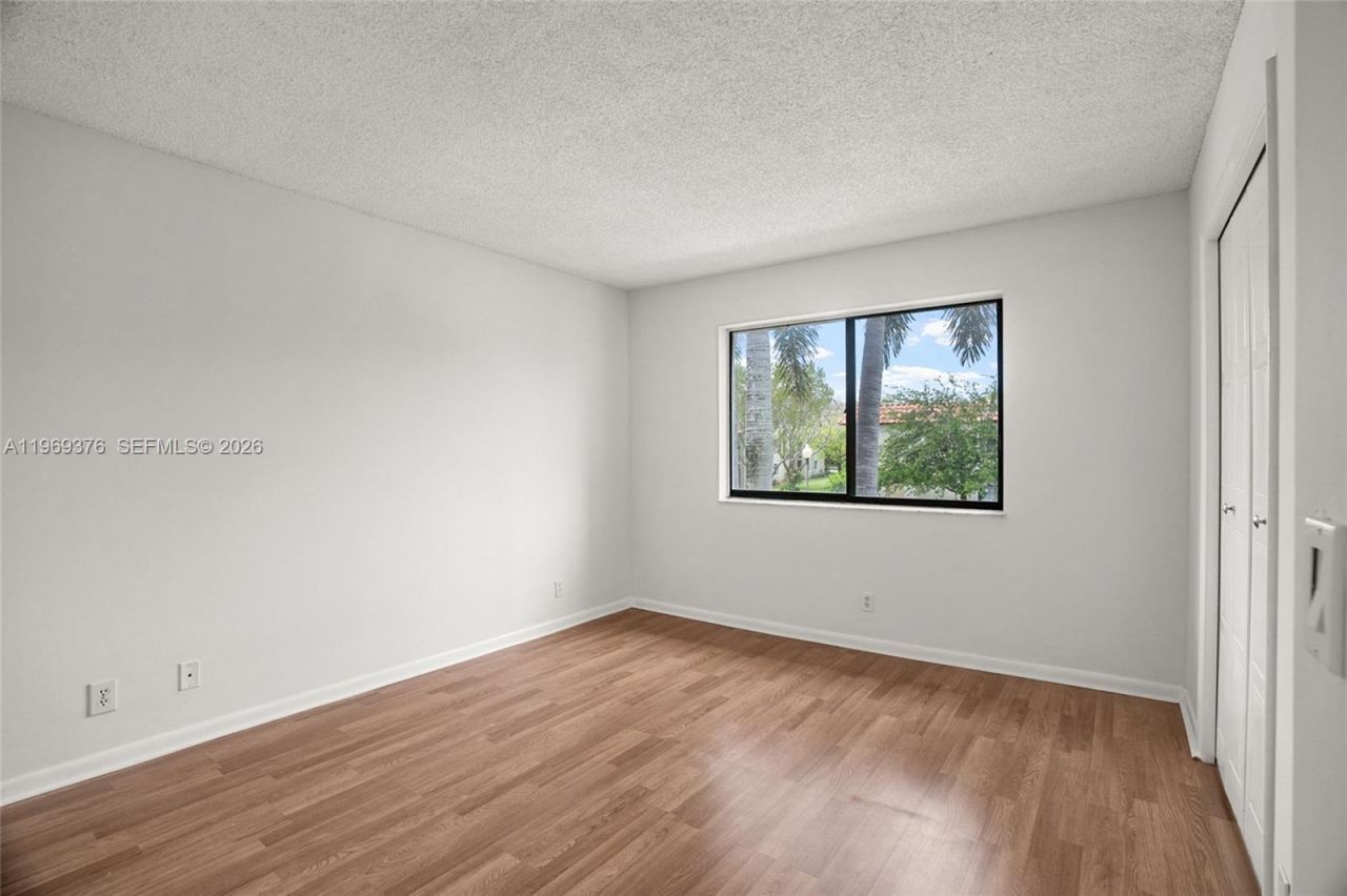432 Lakeview Dr, Unit 201, Weston, FL 33326 Photo