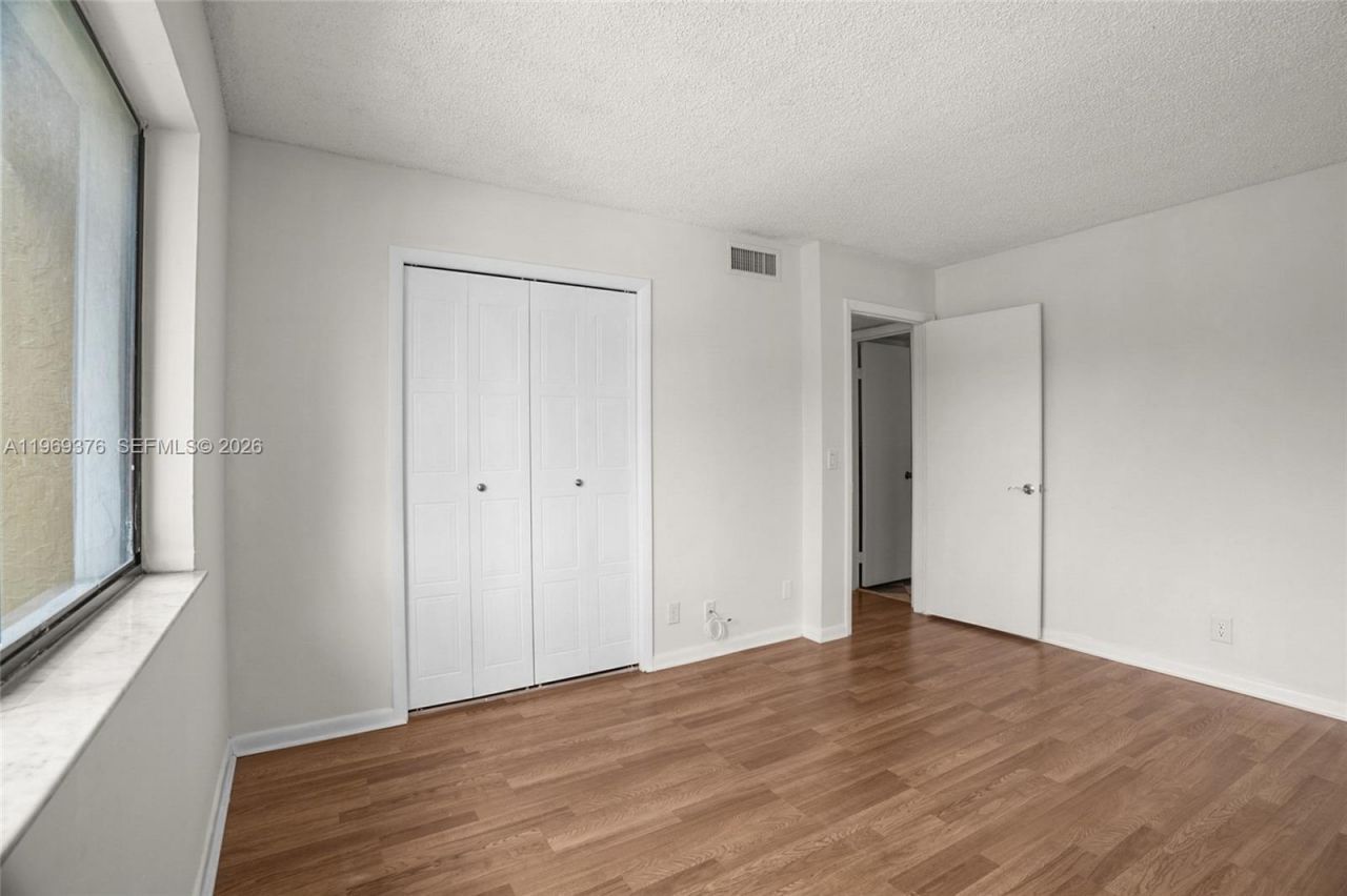 432 Lakeview Dr, Unit 201, Weston, FL 33326 Photo