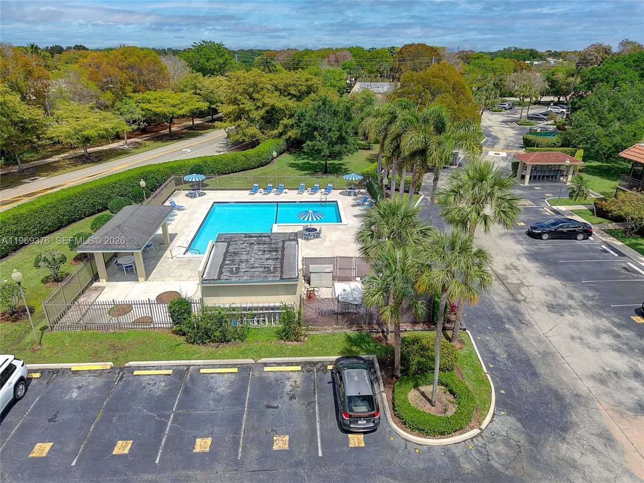 432 Lakeview Dr, Unit 201, Weston, FL 33326 Photo