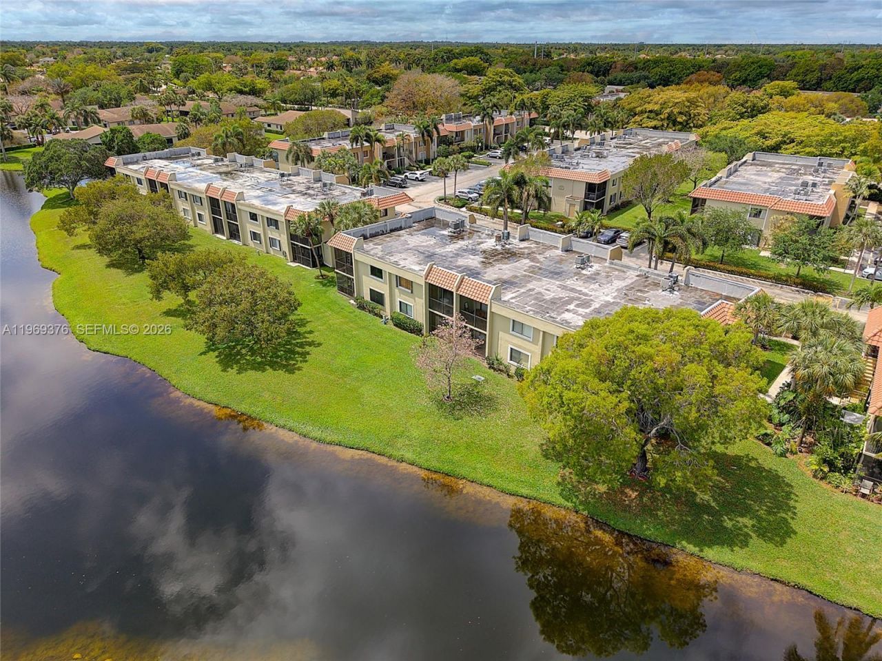 432 Lakeview Dr, Unit 201, Weston, FL 33326 Photo