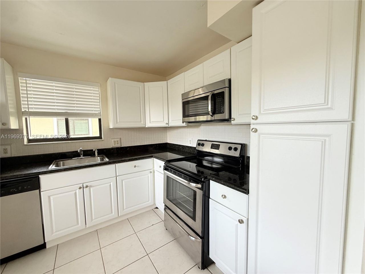 432 Lakeview Dr, Unit 201, Weston, FL 33326 Photo