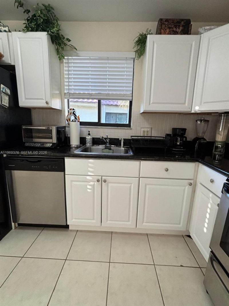 432 Lakeview Dr , Unit 201, Weston, FL 33326 Photo