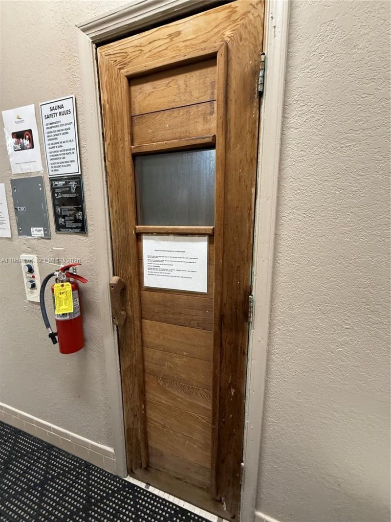 432 Lakeview Dr , Unit 201, Weston, FL 33326 Photo