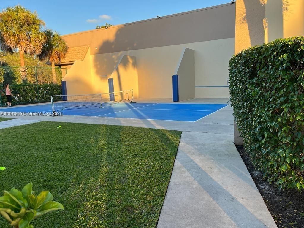 432 Lakeview Dr , Unit 201, Weston, FL 33326 Photo