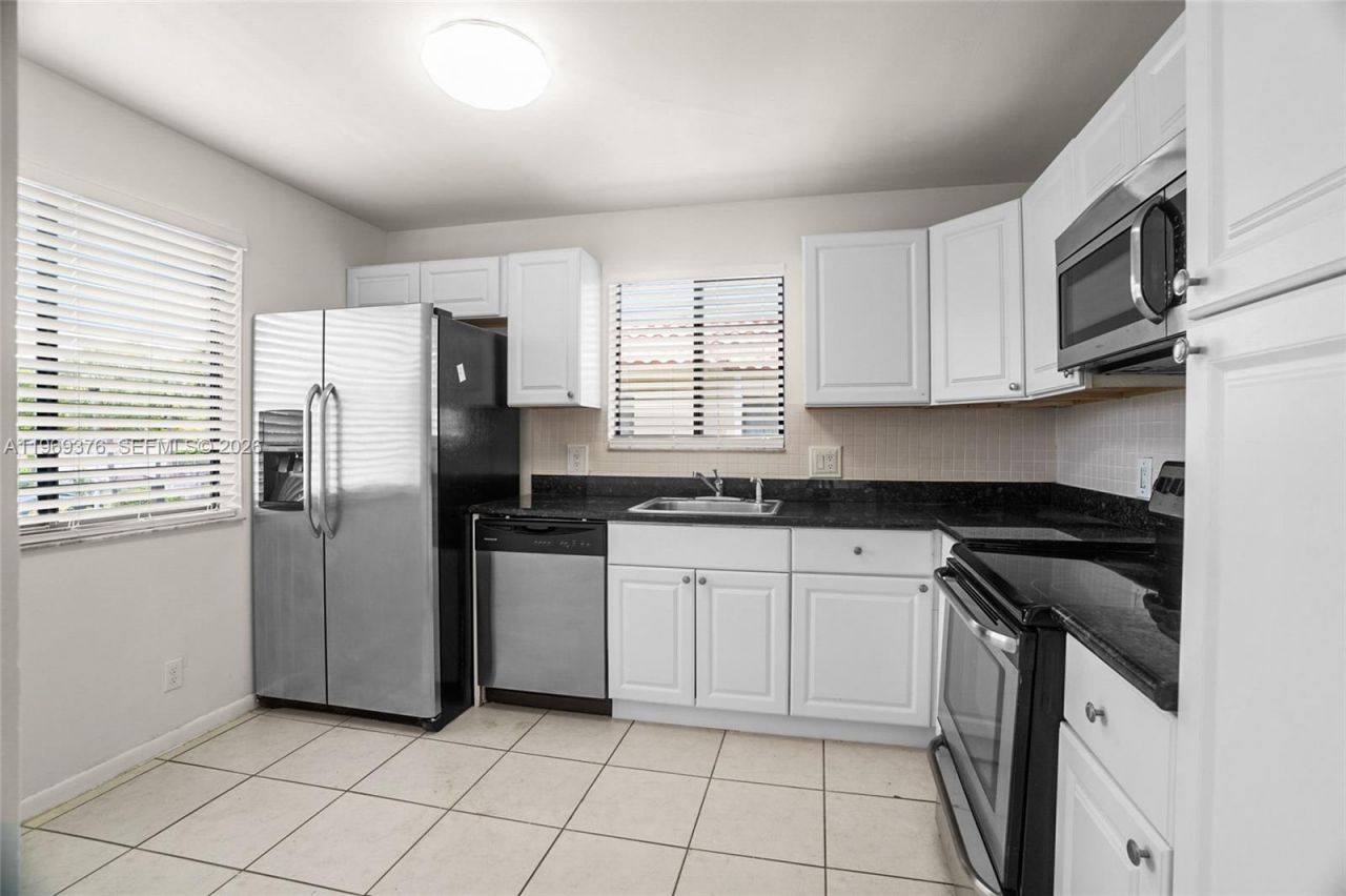 432 Lakeview Dr, Unit 201, Weston, FL 33326 Photo