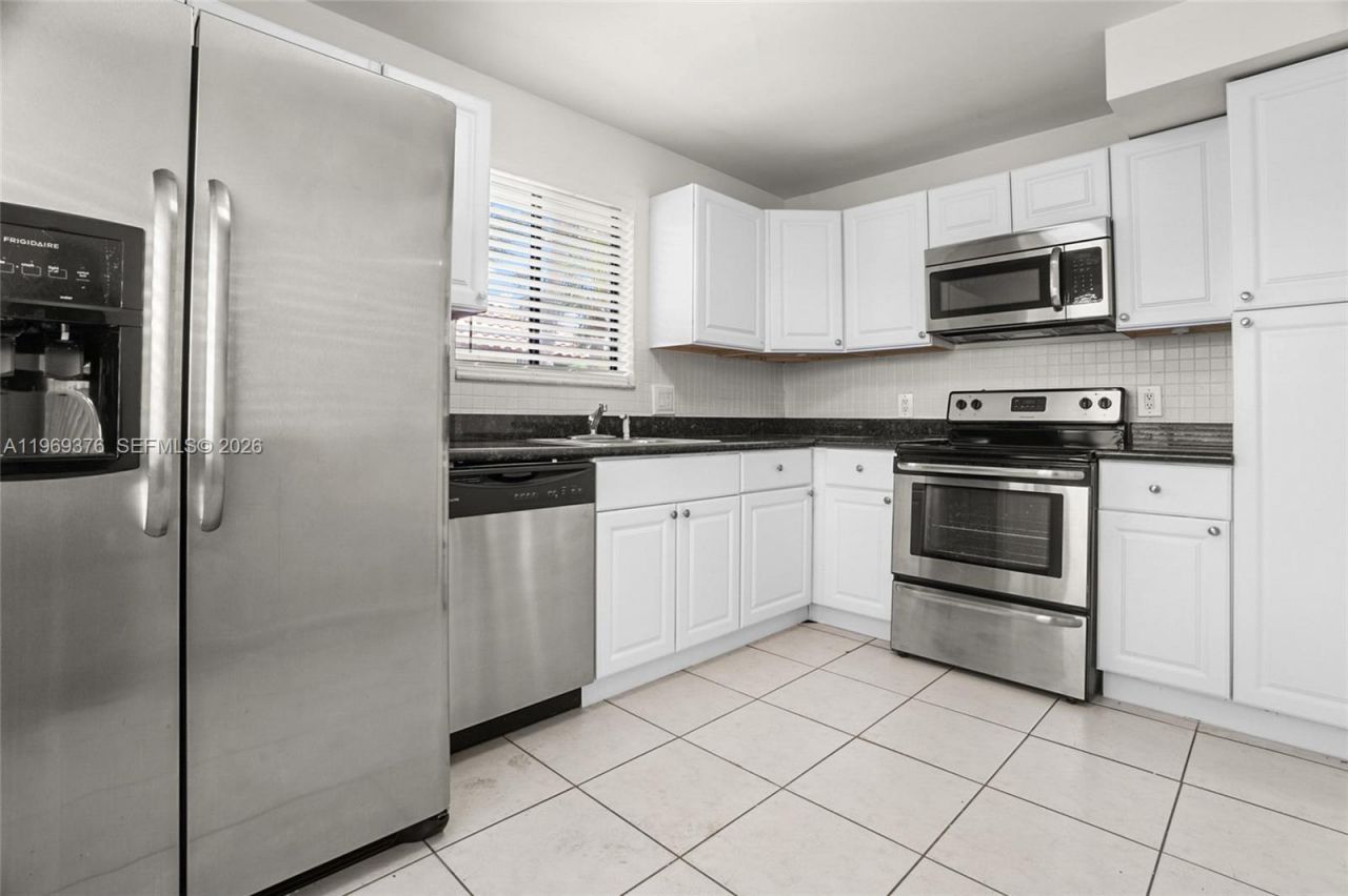 432 Lakeview Dr, Unit 201, Weston, FL 33326 Photo