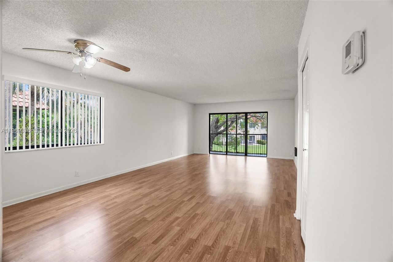 432 Lakeview Dr, Unit 201, Weston, FL 33326 Photo