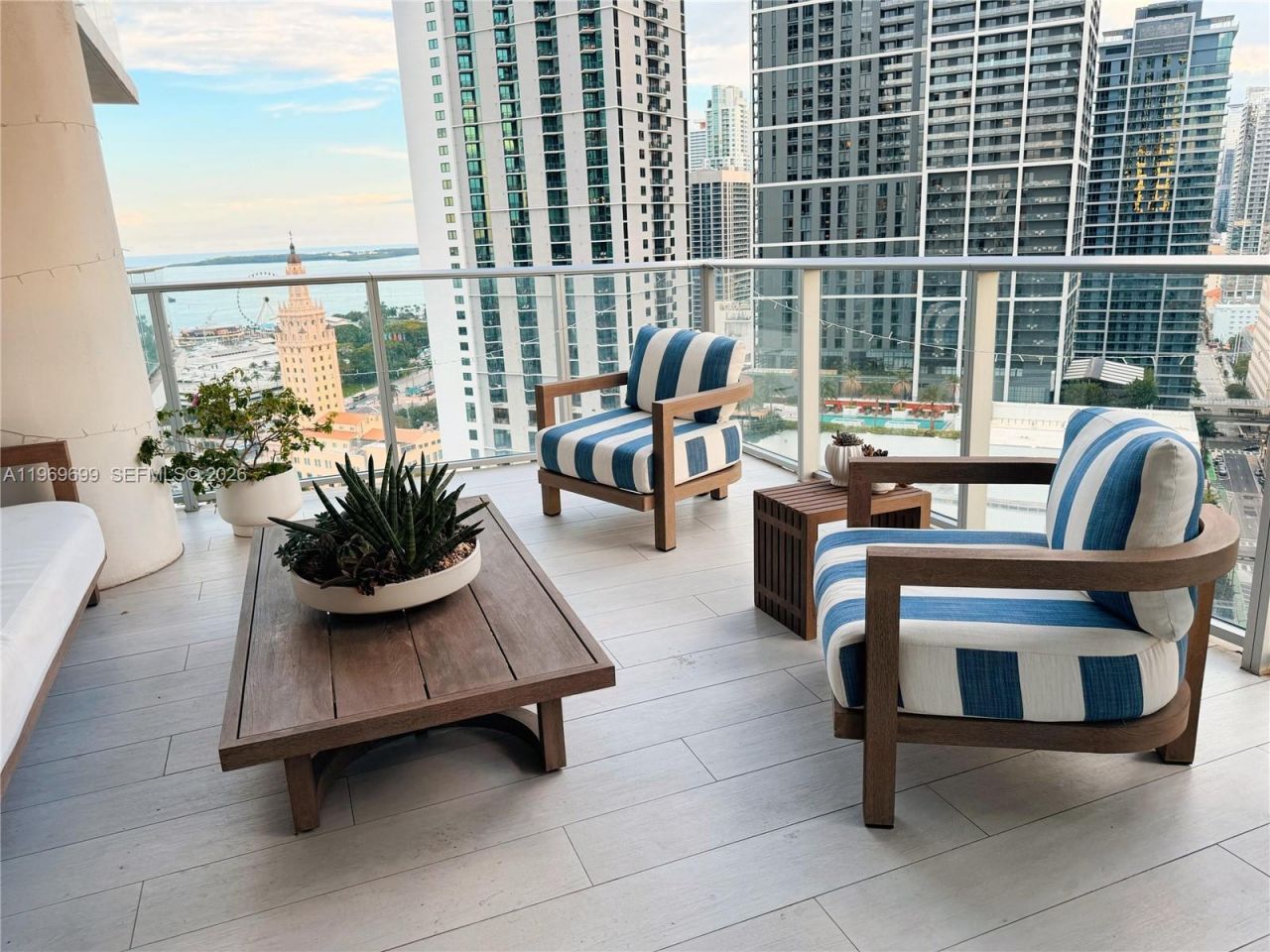 851 NE 1st Ave, Unit 2212, Miami, FL 33132 Photo