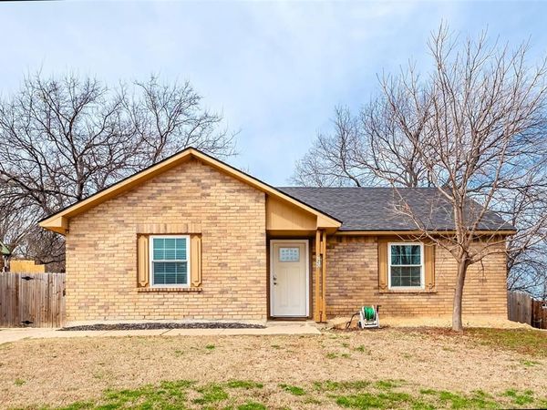 720 Sandstone Drive, Fort Worth, TX 76120