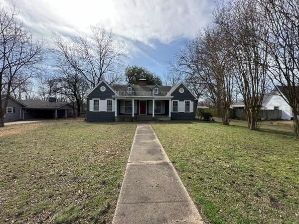 1100 W Jackson Street, Clarksville, TX 75426