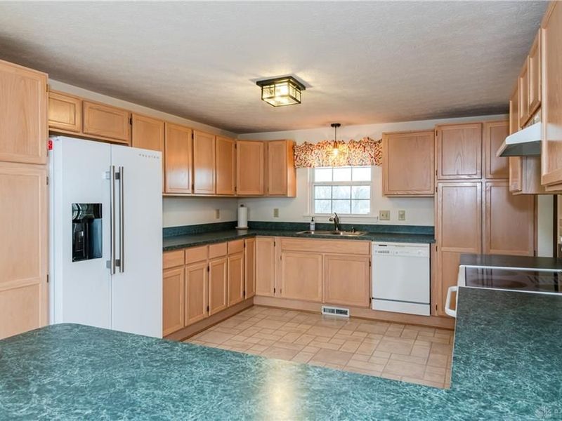 929 N Tecumseh Road, Springfield, OH 45504 Photo 13