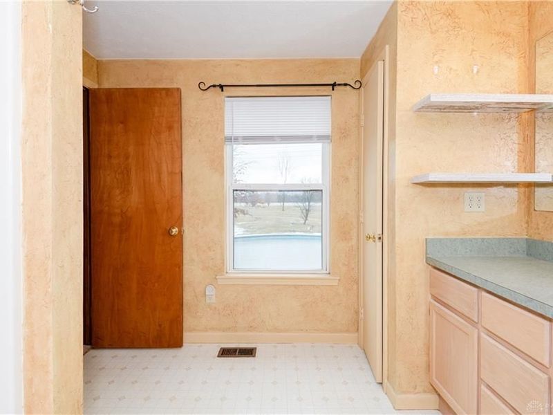 929 N Tecumseh Road, Springfield, OH 45504 Photo 35