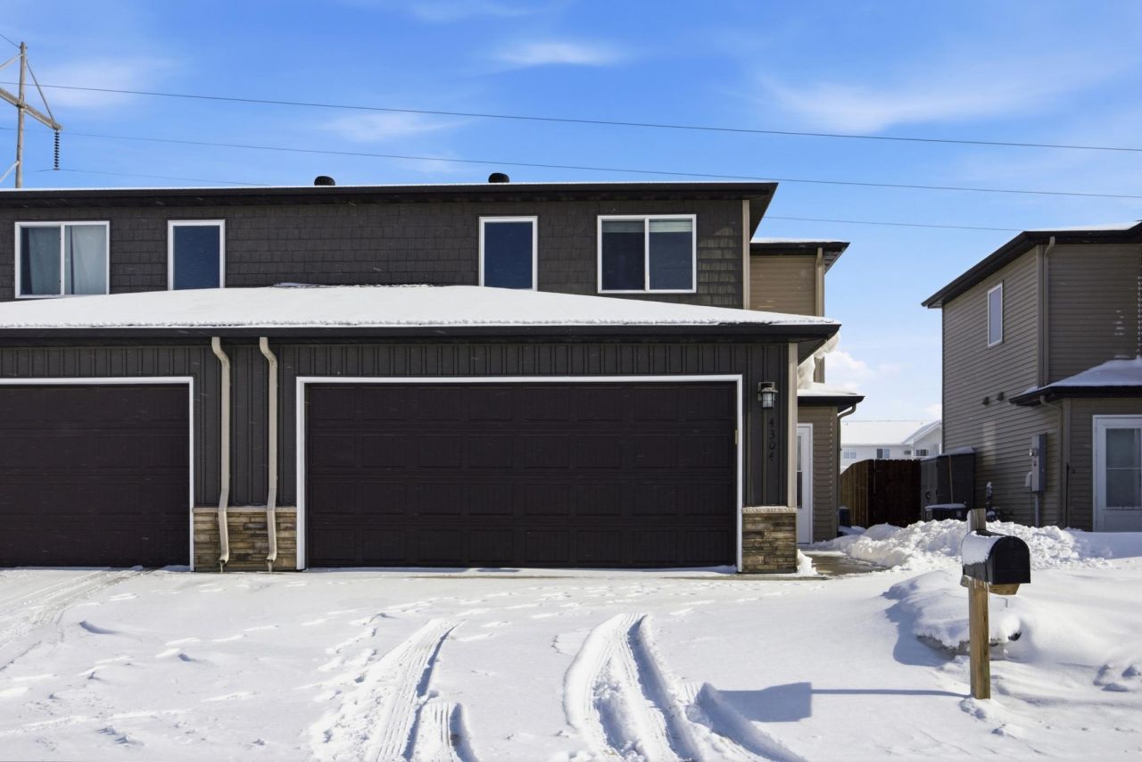 4304 Estate Drive S, Fargo, ND 58104 Main Photo