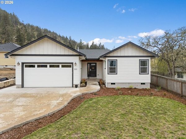 630 S 10TH ST, Creswell, OR 97426