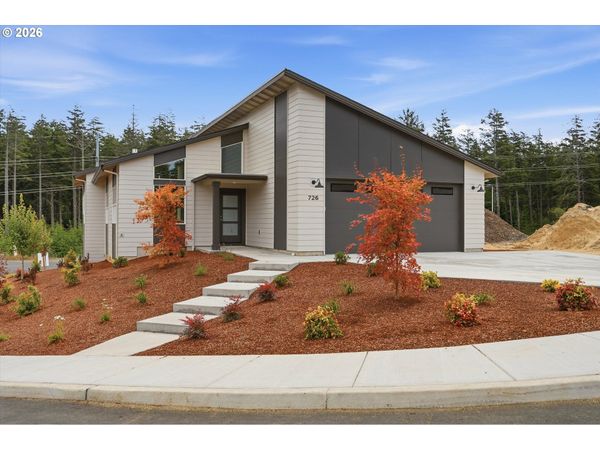 726 SE 42nd PL, Newport, OR 97366