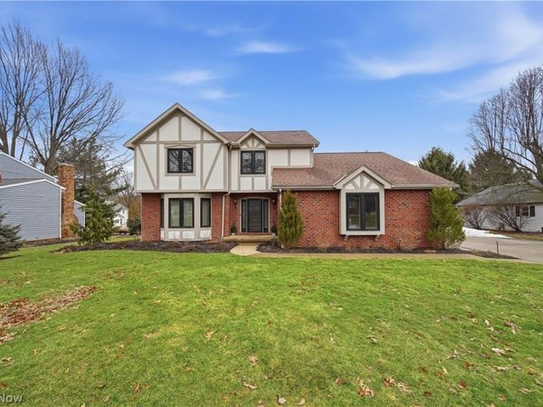 2013 Dornoch Drive, Uniontown, OH 44685