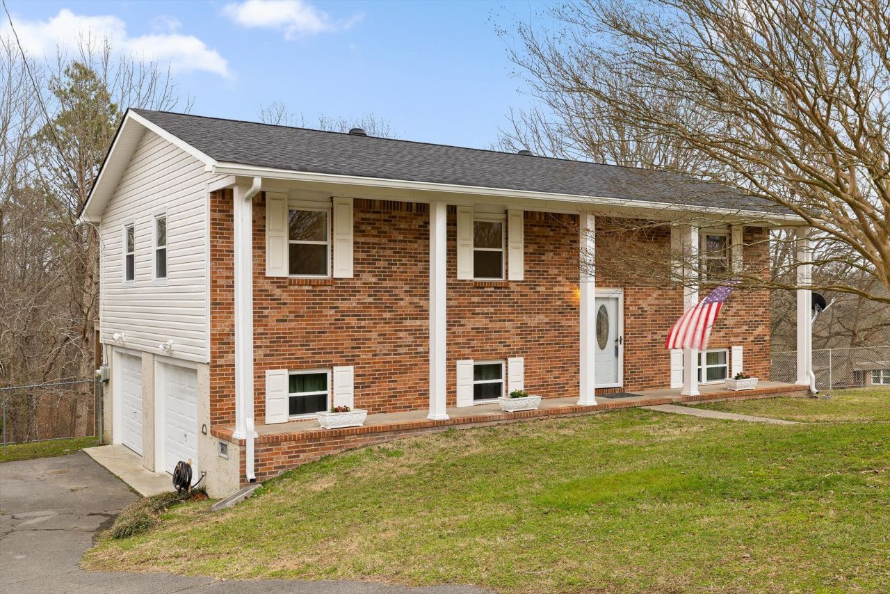 301 Pine Street, Ringgold, GA 30736 Main Photo