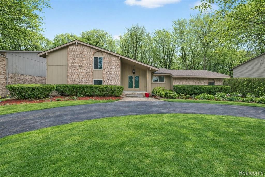 28902 Creek Bend Drive, Farmington, MI 48331 Main Photo